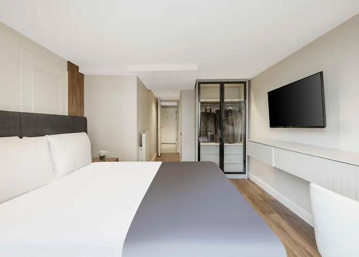 ناردي نيسانتاسي *